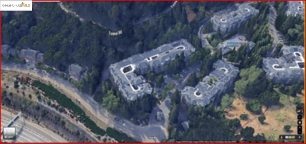 PARKWOOD CONDOS - Residential