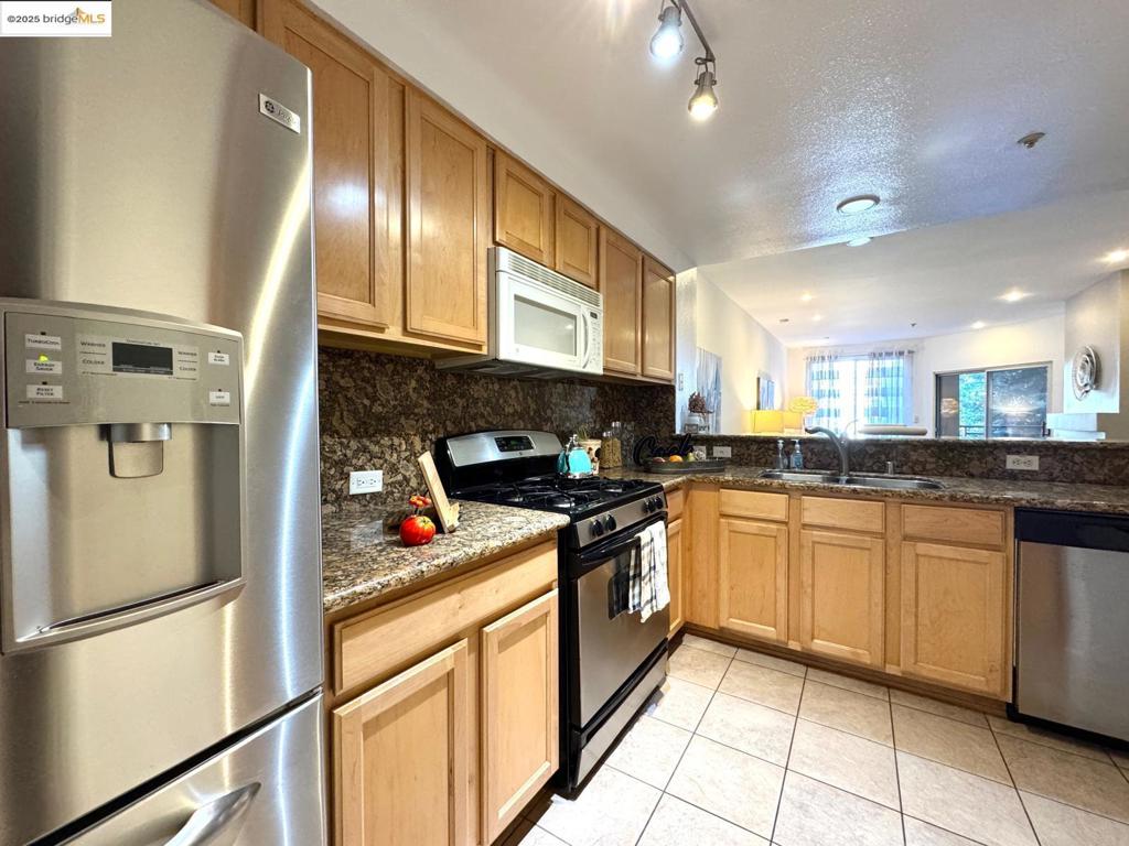 PARKWOOD CONDOS - Residential