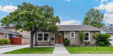 Photo of 2267 Stearnlee Ave AVE, Long Beach, CA 90815 (MLS # RS26130088)