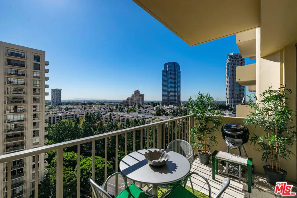 Los Angeles, California 90067, United States, 2 Bedrooms Bedrooms, ,2 BathroomsBathrooms,Residential,Active,247529