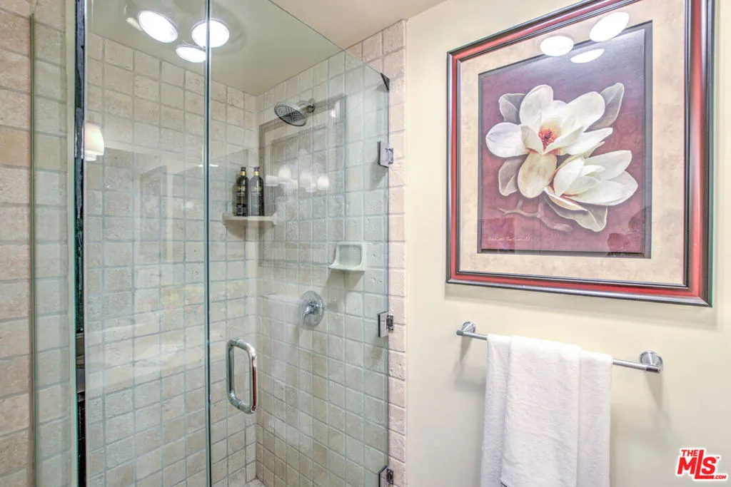 Los Angeles, California 90067, United States, 2 Bedrooms Bedrooms, ,2 BathroomsBathrooms,Residential,Active,247529