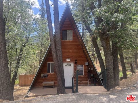 Photo of 1295 Balsam Drive, Big Bear, CA 92315 (MLS # 26863715)