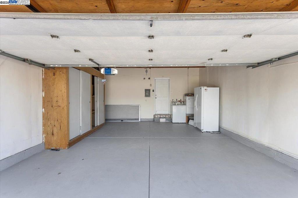 CRESTWOOD - Residential