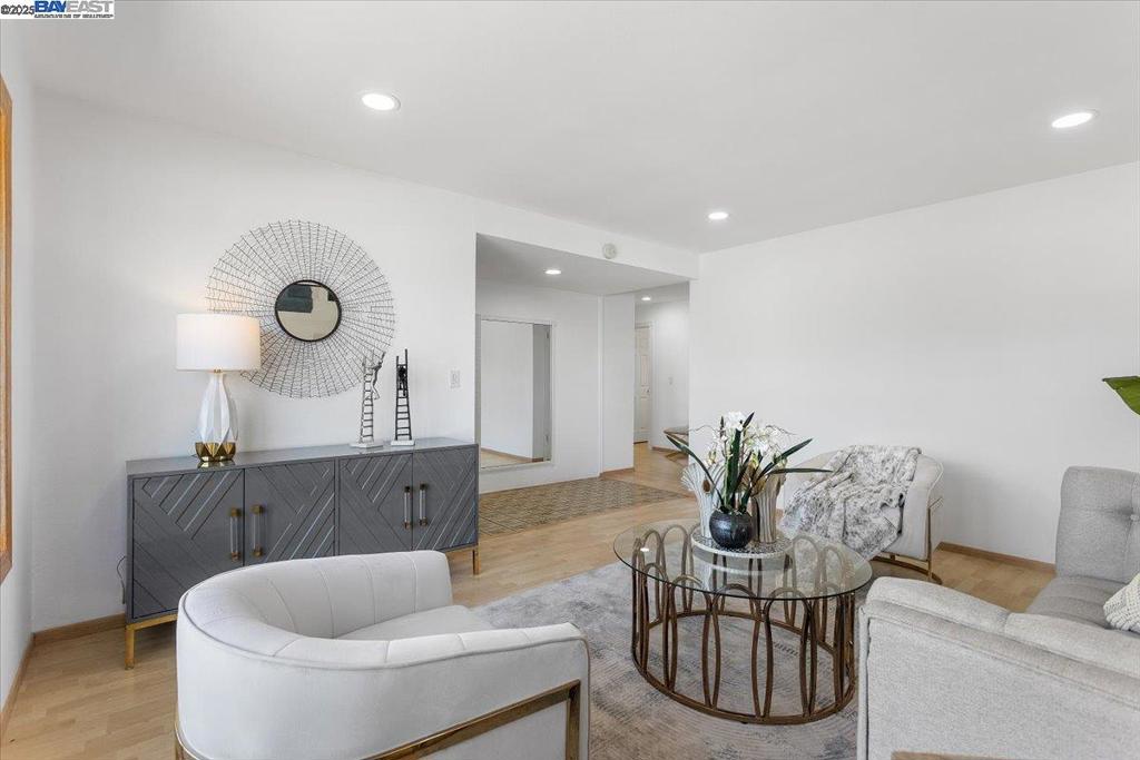 CRESTWOOD - Residential