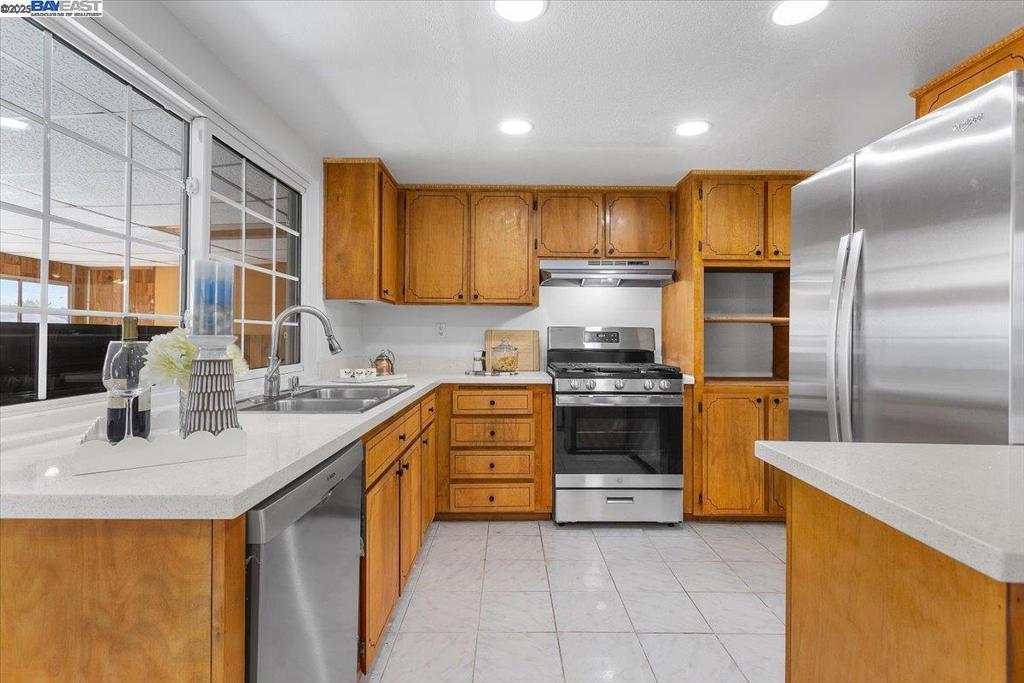 CRESTWOOD - Residential