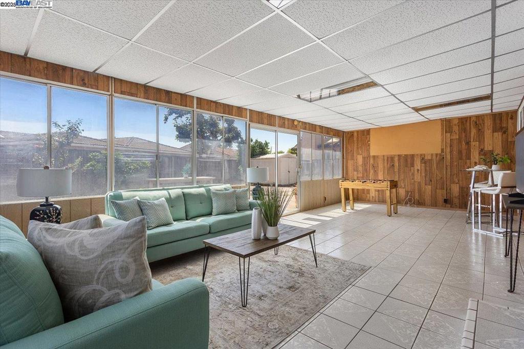 CRESTWOOD - Residential