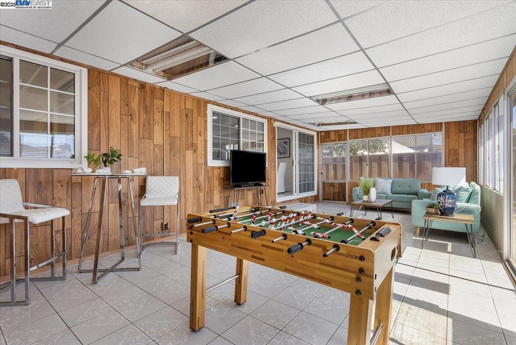 CRESTWOOD - Residential