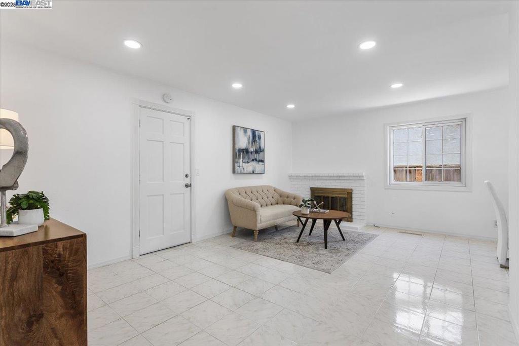 CRESTWOOD - Residential