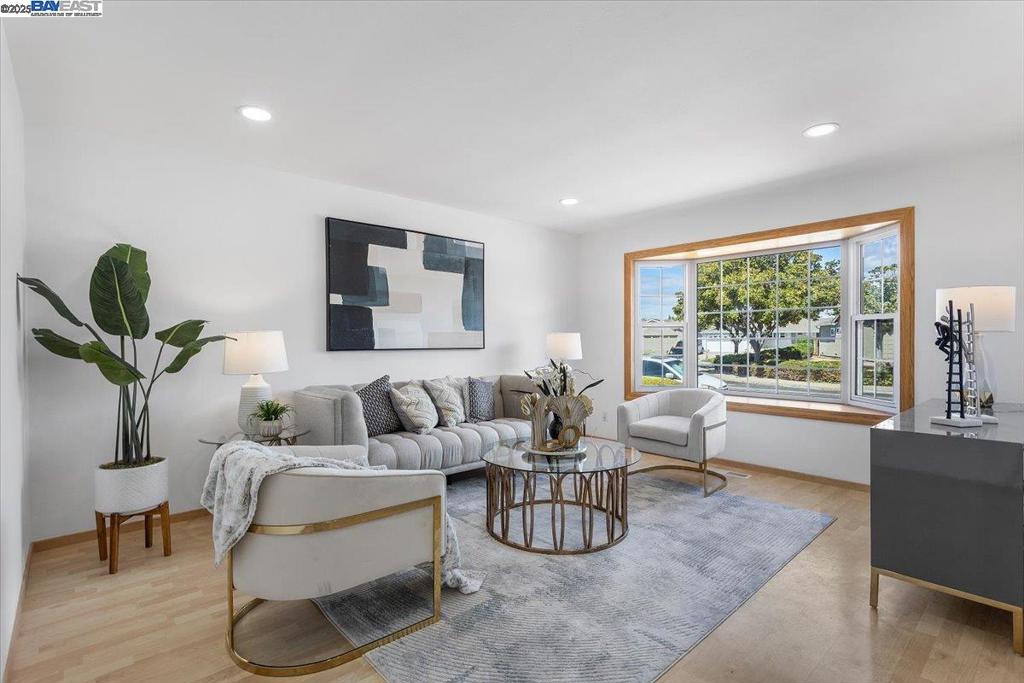 CRESTWOOD - Residential