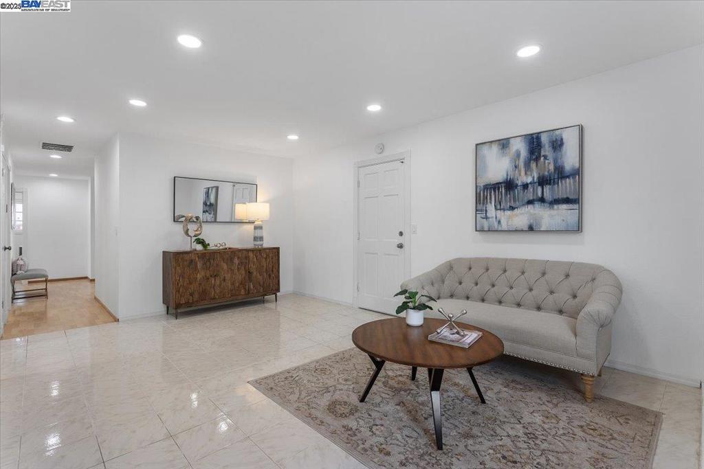 CRESTWOOD - Residential