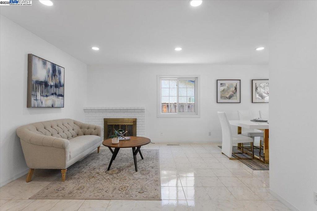 CRESTWOOD - Residential