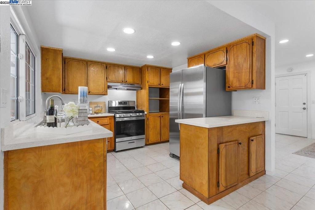 CRESTWOOD - Residential