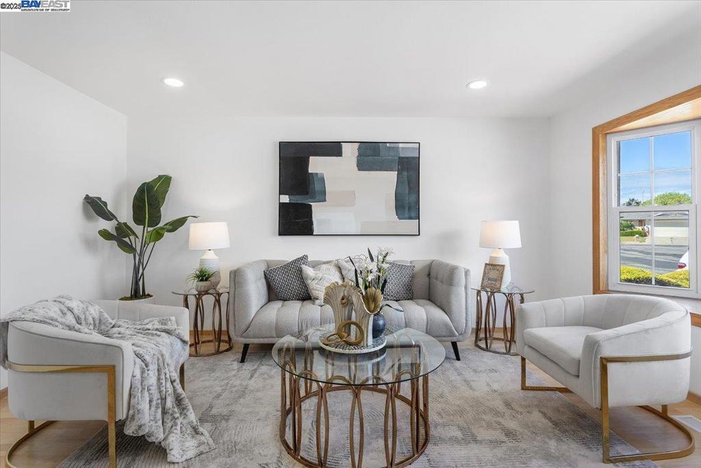 CRESTWOOD - Residential