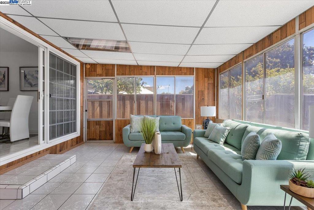 CRESTWOOD - Residential