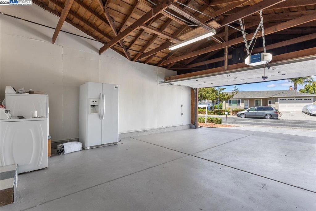 CRESTWOOD - Residential