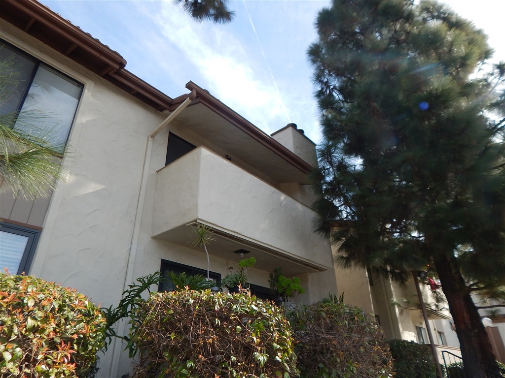 Top Floor with a nice View. Open Floor plan, recently remodeled. BIG Master Room will dual sinks in the bath. Newly painted, Hardwood Floors, Tile and newer carpet. Recessed Lighting, Fireplace in the Living Room. Full size Washer/Dryer in the unit. Good Size Balcony with a view. Gated, Friendly, Quiet complex. Carport and Parking space. Relax by the pool and jacuzzi. Easy access to 805 and 54. Neighborhoods: chula vista Complex Features: ,