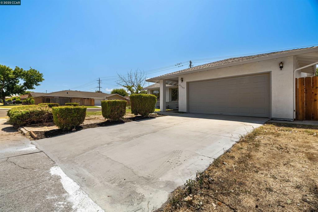 6703 Kermit Ln