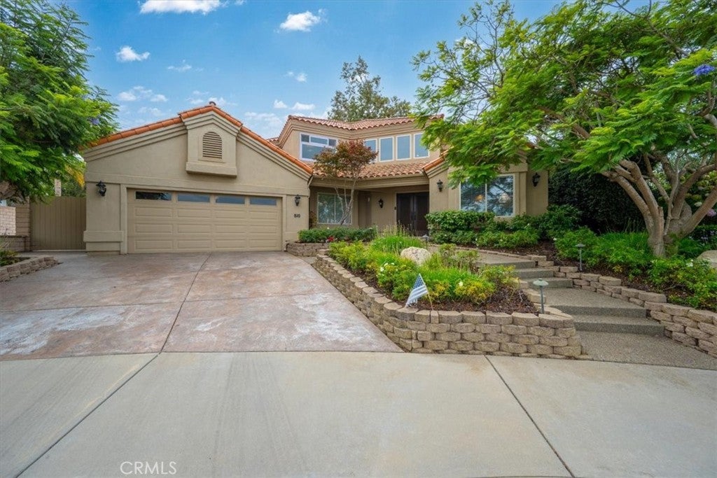 810 Fairway Vista