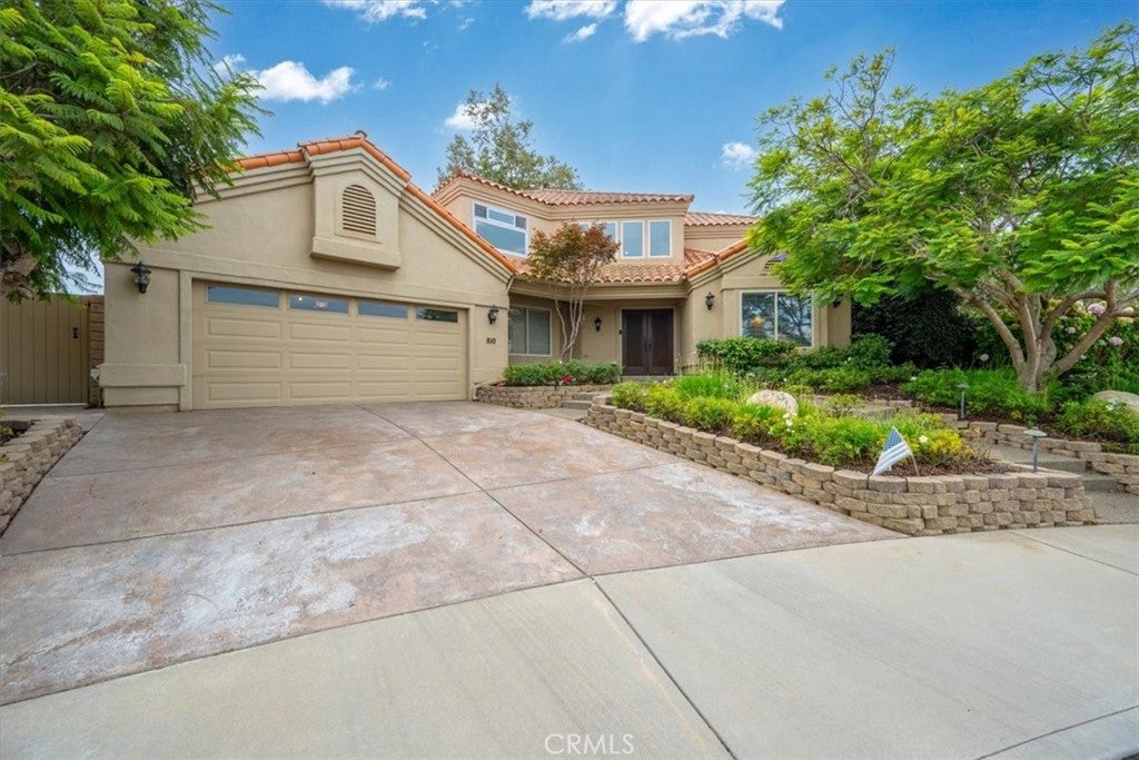 810 Fairway Vista