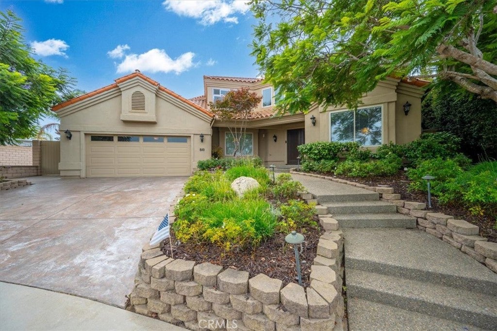 810 Fairway Vista