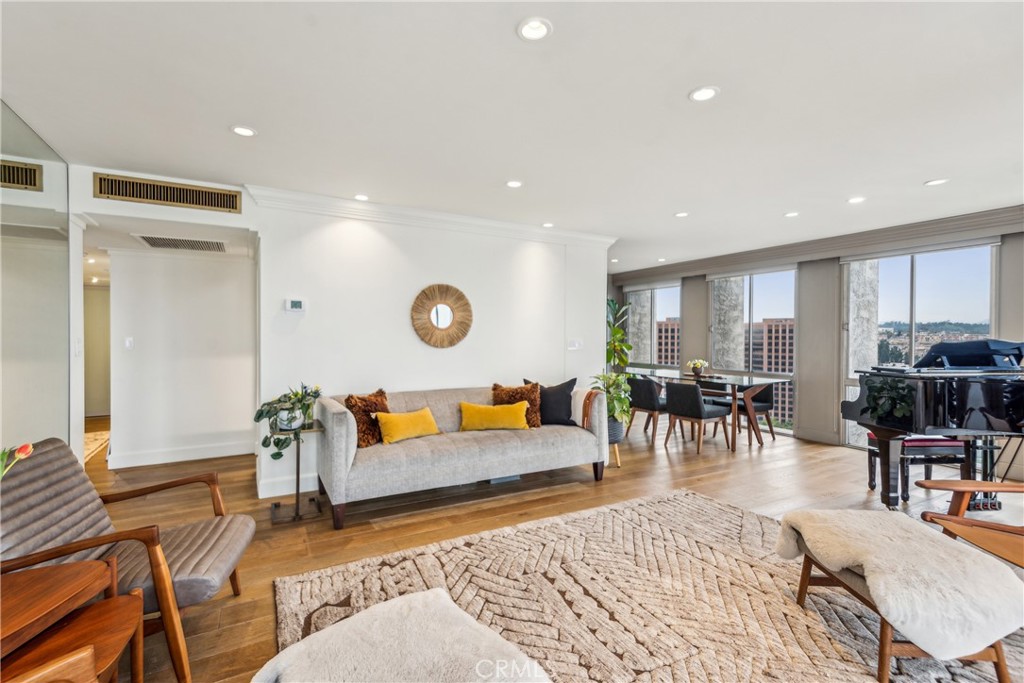 800 W 1st Street 1803