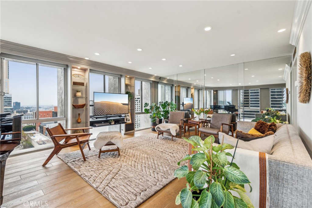 800 W 1st Street 1803
