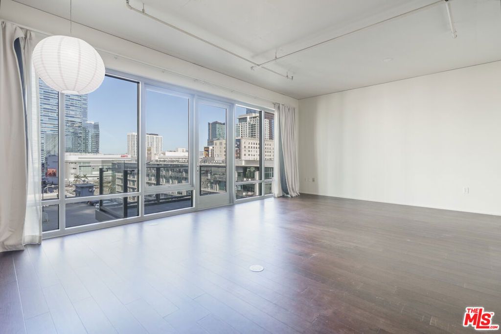 Photo of 1100 S Hope Street #914, Los Angeles, CA 90015 (MLS # 26673221)