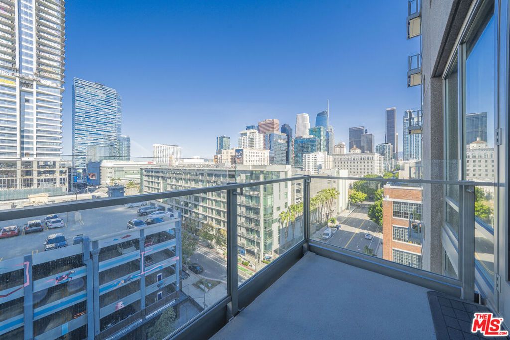 Photo of 1100 S Hope Street #914, Los Angeles, CA 90015 (MLS # 26673221)
