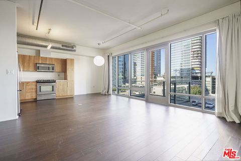 Photo of 1100 S Hope Street #914, Los Angeles, CA 90015 (MLS # 26673221)