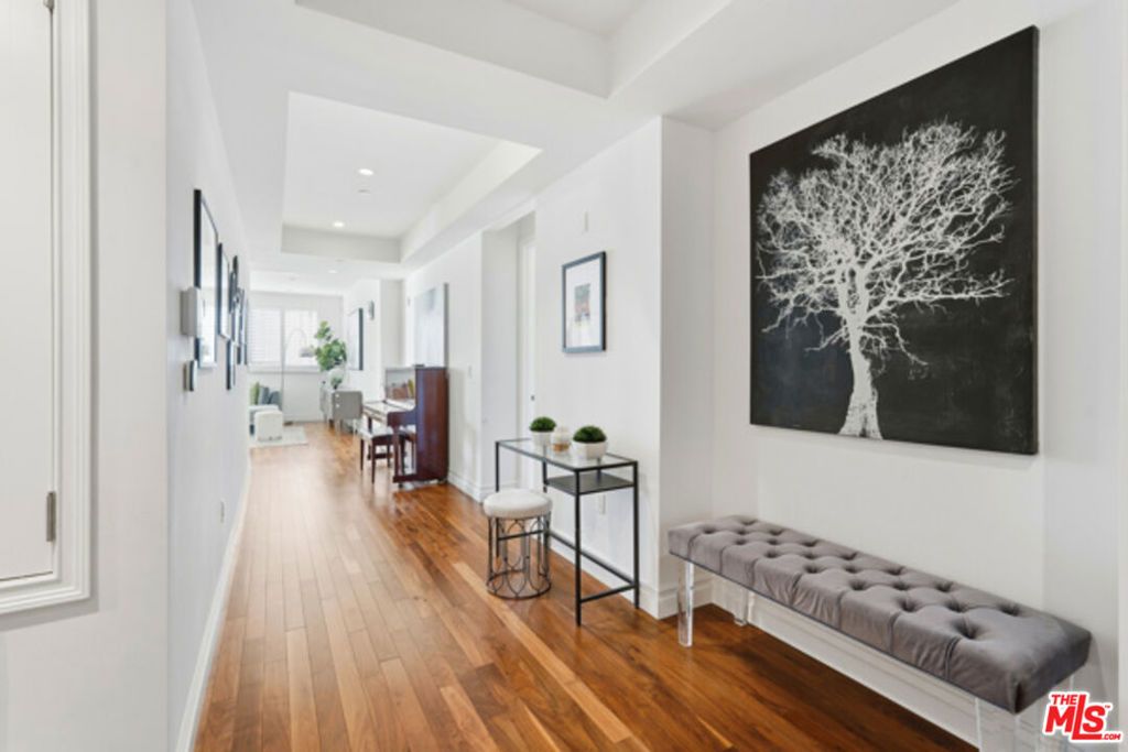 Photo of 4661 Wilshire Boulevard #204, Los Angeles, CA 90010 (MLS # 25621217)