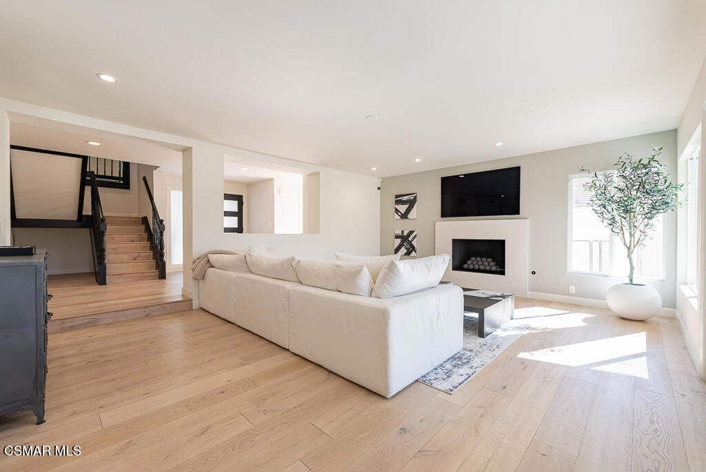 Ben Johnson Fairway NR-745 - 745 - Residential Lease