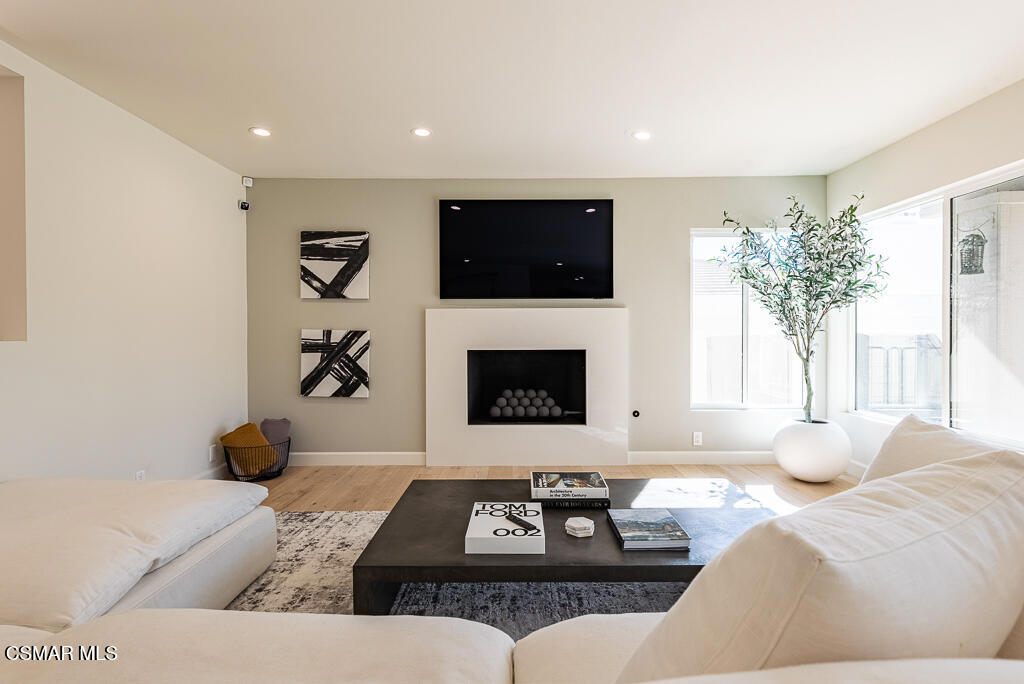 Ben Johnson Fairway NR-745 - 745 - Residential Lease