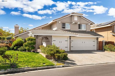 Photo of 2170 Canyon Crest Avenue Ave, San Ramon, CA 94582 (MLS # 41129250)