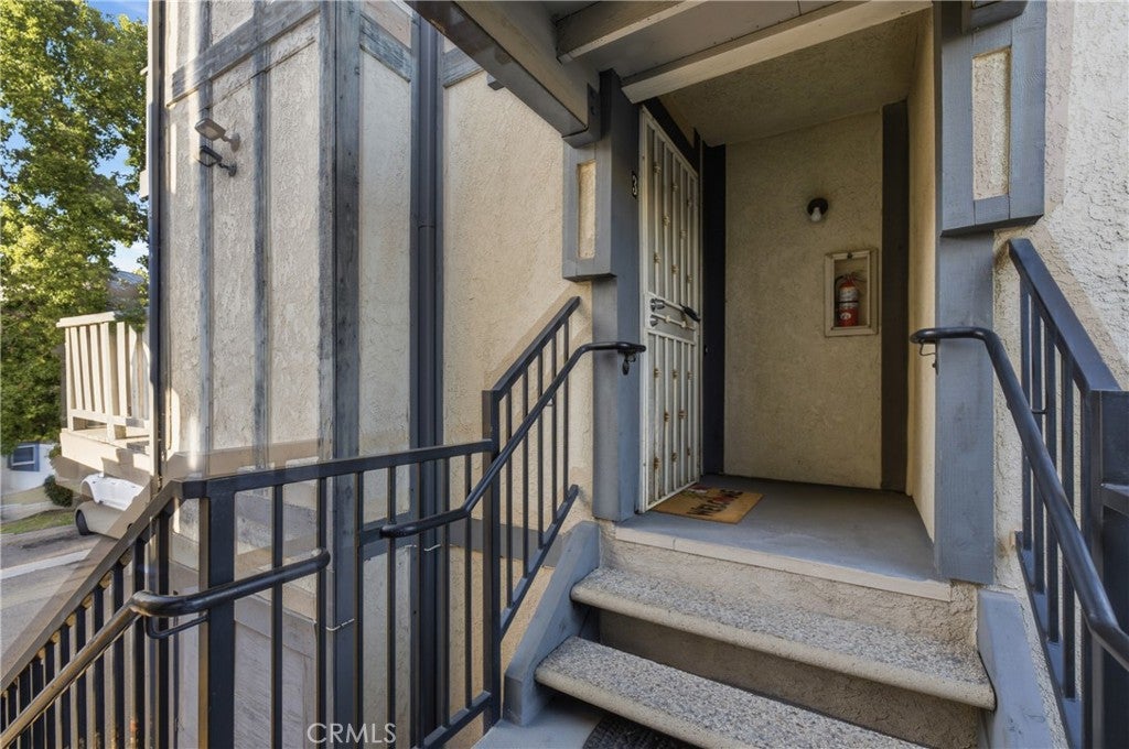 527 S Walnut 3