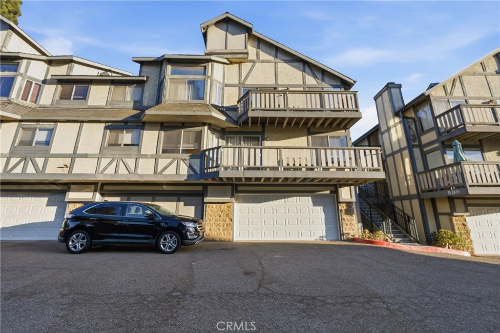 527 S Walnut 3