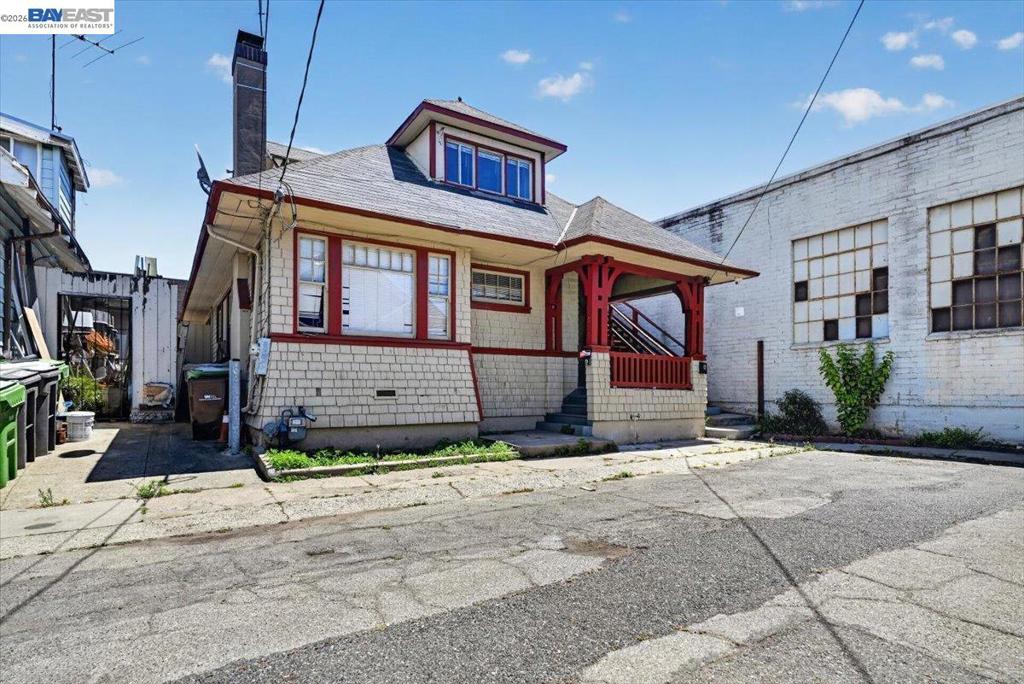 950 Loomis Ct Ct, Oakland CA 94606