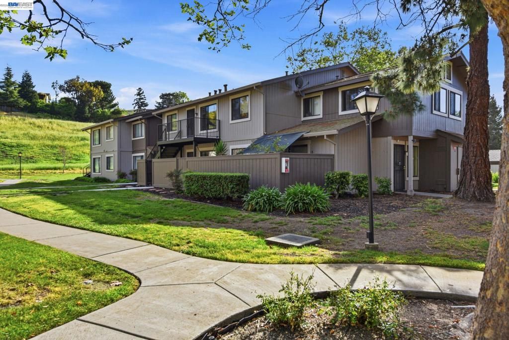 Photo of 246 Galano Plz, Union City, CA 94587 (MLS # 41133381)
