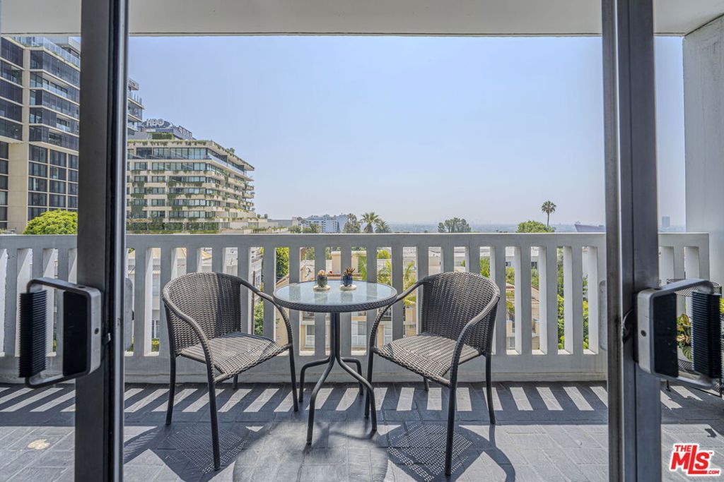 Photo of 999 N Doheny Drive #408, West Hollywood, CA 90069 (MLS # 25558023)