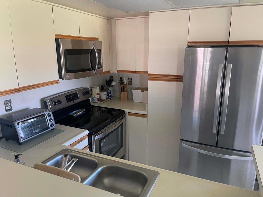 Palm Royale - Residential