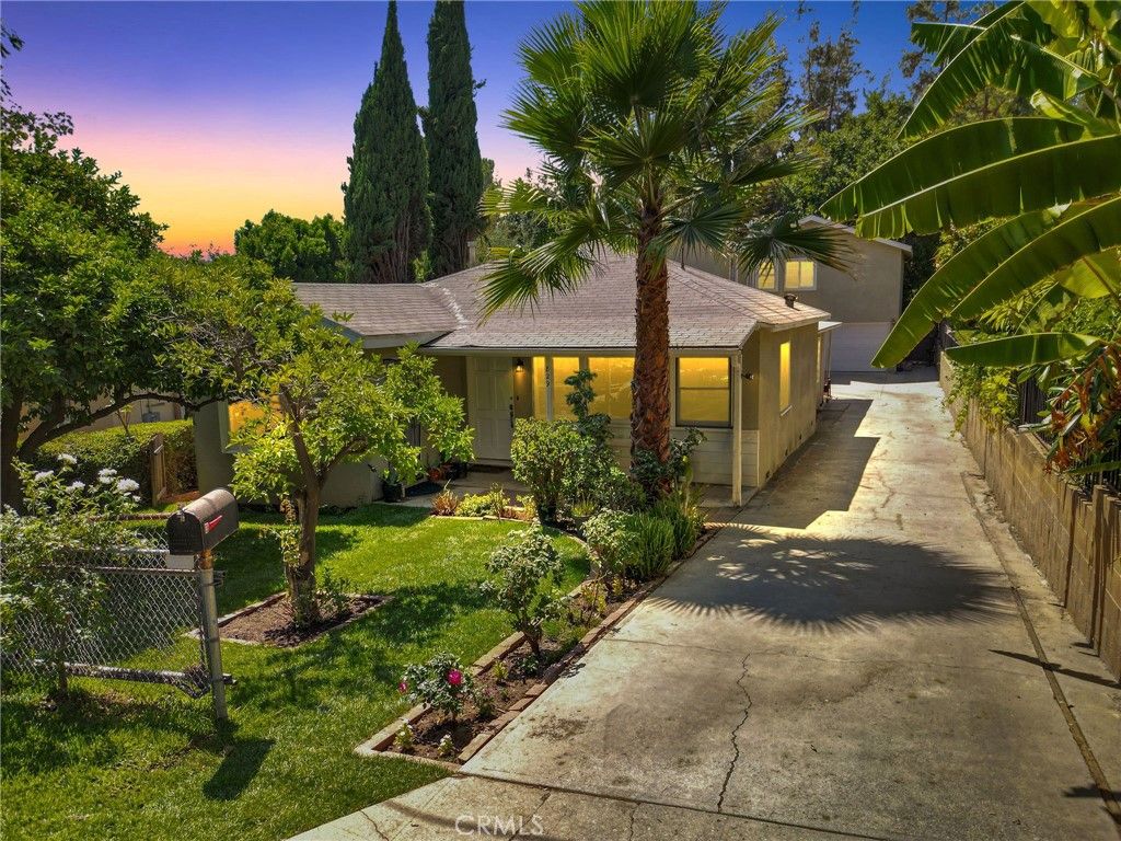 Photo of 829 Cooper Ave, Los Angeles, CA 90042 (MLS # SR26025188)