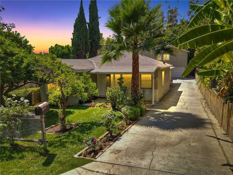 Photo of 829 Cooper Ave, Los Angeles, CA 90042 (MLS # SR26025188)