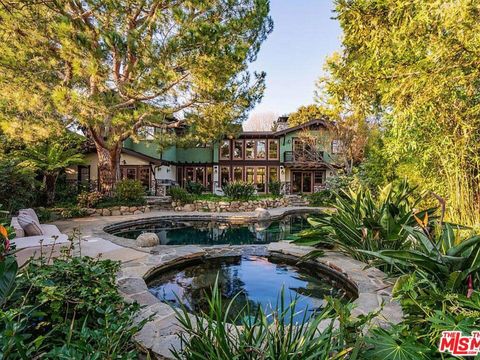 Photo of 14410 Villa Woods Place, Pacific Palisades, CA 90272 (MLS # 26672301)