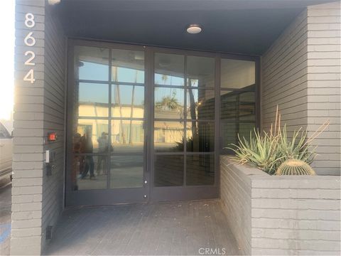 Photo of 8624 Wilshire Boulevard, Beverly Hills, CA 90211 (MLS # SR25007540)