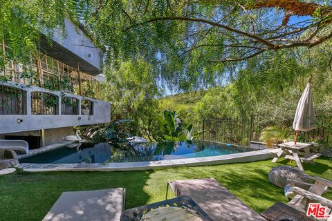 Photo of 2851 Seabreeze Drive, Malibu, CA 90265 (MLS # 26667679)