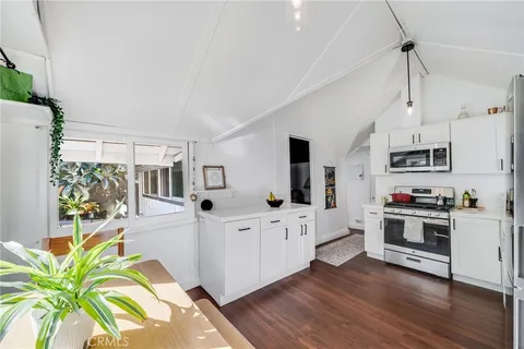 478 Saint Anns Dr, Laguna Beach, CA 92651 - MLS#: LG26034989