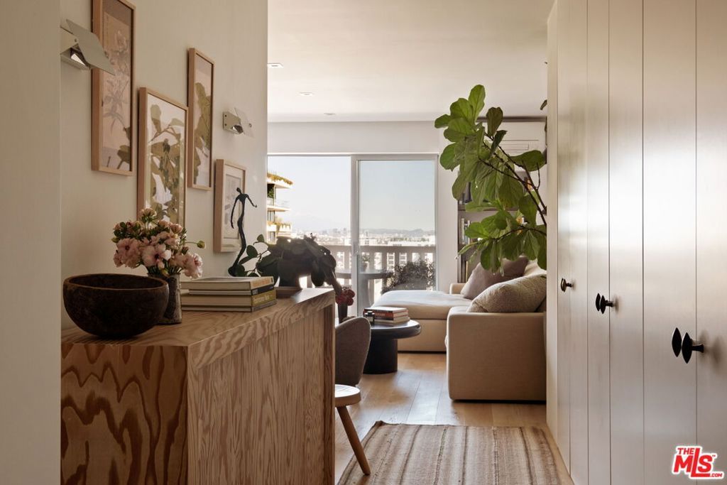 Photo of 999 N Doheny Drive #807, West Hollywood, CA 90069 (MLS # 25586231)