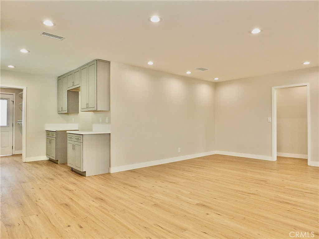 1335 W Burnett