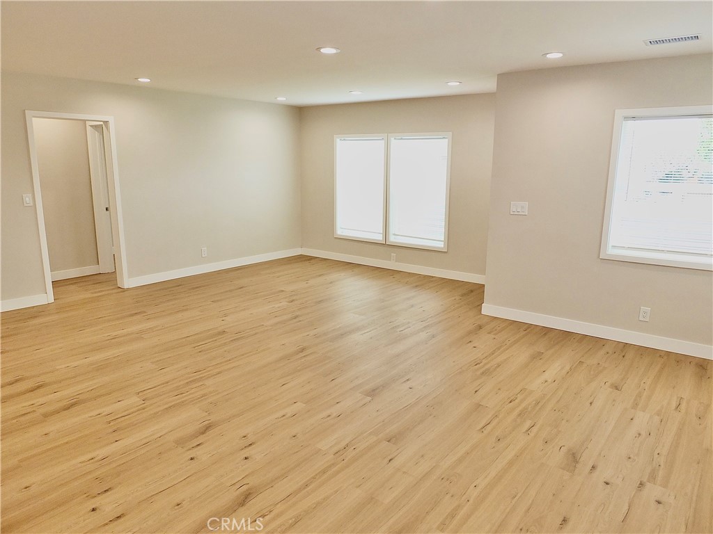1335 W Burnett