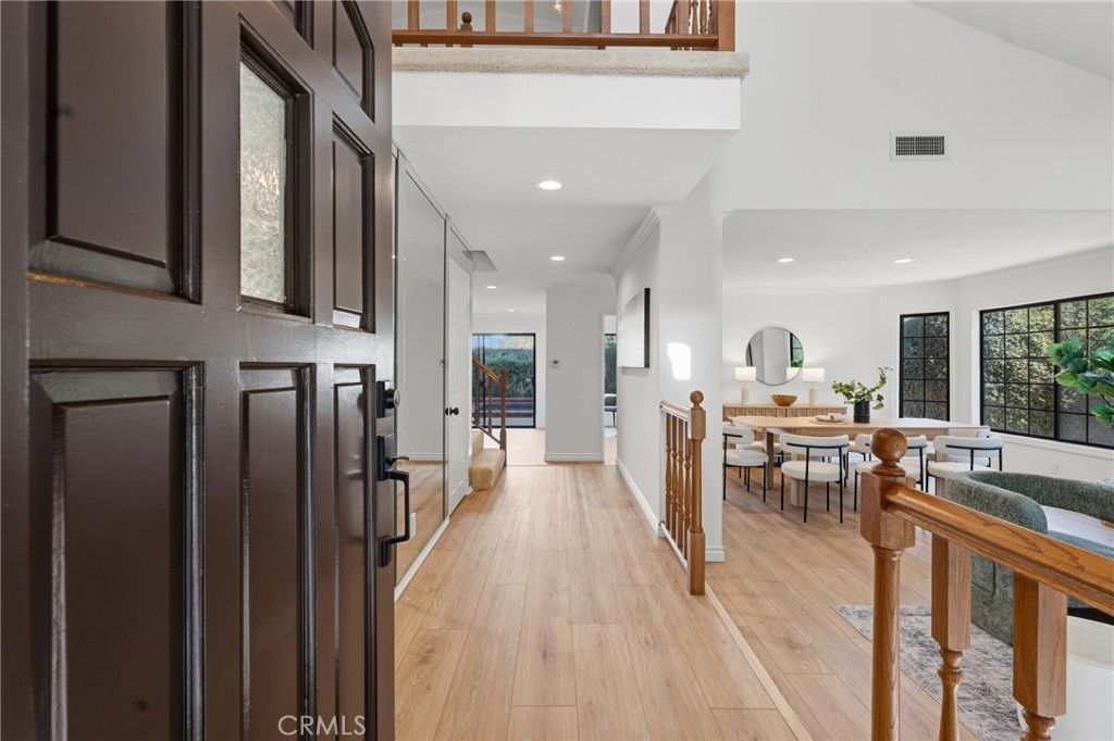 Photo of 13033 Magnolia, Sherman Oaks, CA 91423 (MLS # SR25230212)