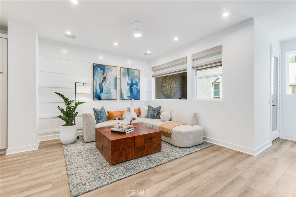 717 Lyon - Residential